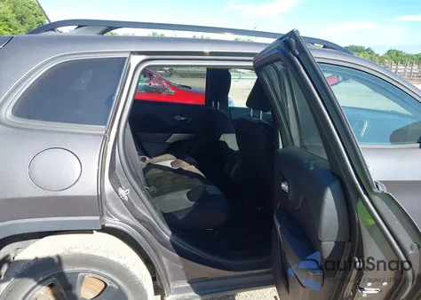 2018 Jeep Cherokee Latitude 4X4 from USA, damaged, VIN 1C4PJMCBXJD597667